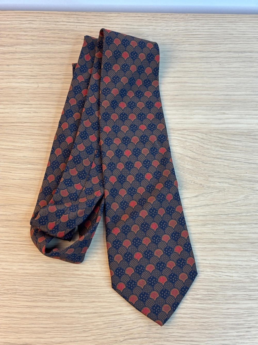 Vintage Yves Saint Laurent 100% silk tie Made in Italy.